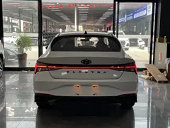 2022 Hyundai Elantra 1.5L CVT LUX Premium, белый — фото 15