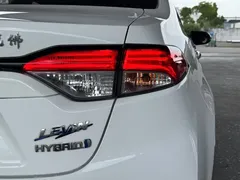 2021 Toyota Levin Hybrid 1.8H E-CVT, белый — фото 19