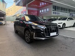 2023 Audi Q7 55 TFSI quattro S line, чёрный — фото 3
