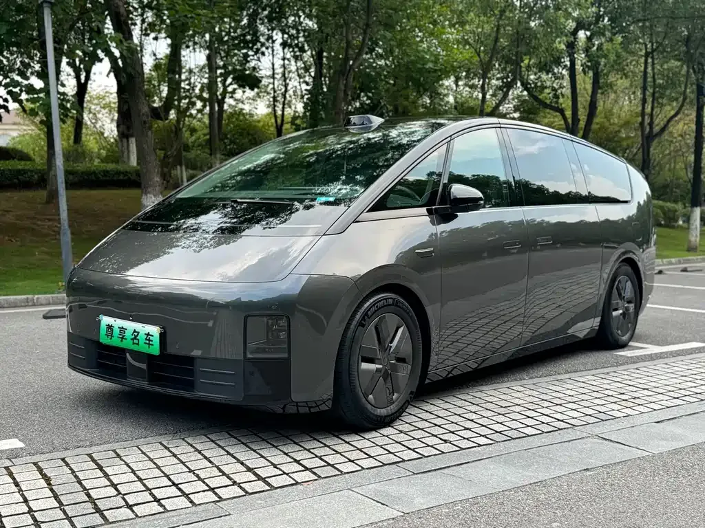 2024 Li Auto MEGA Ultra