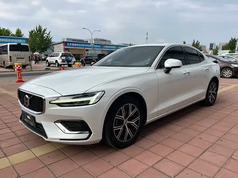 2023 Volvo S60 B4 Luxury