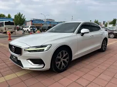 2023 Volvo S60 B4 Luxury, белый — фото 1