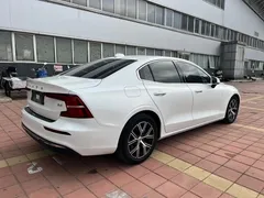 2023 Volvo S60 B4 Luxury, белый — фото 4