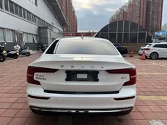 2023 Volvo S60 B4 Luxury, белый — фото 5