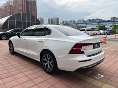 2023 Volvo S60 B4 Luxury, белый — фото 6