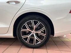 2023 Volvo S60 B4 Luxury, белый — фото 19