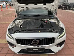 2023 Volvo S60 B4 Luxury, белый — фото 20