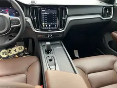 2023 Volvo S60 B4 Luxury, белый — фото 21