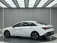 2023 Hyundai Elantra 1.5L CVT TOP Flagship, белый — фото 3