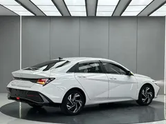 2023 Hyundai Elantra 1.5L CVT TOP Flagship, белый — фото 5