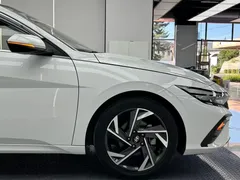 2023 Hyundai Elantra 1.5L CVT TOP Flagship, белый — фото 8