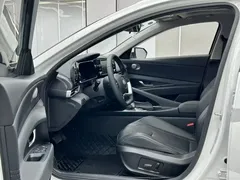 2023 Hyundai Elantra 1.5L CVT TOP Flagship, белый — фото 9