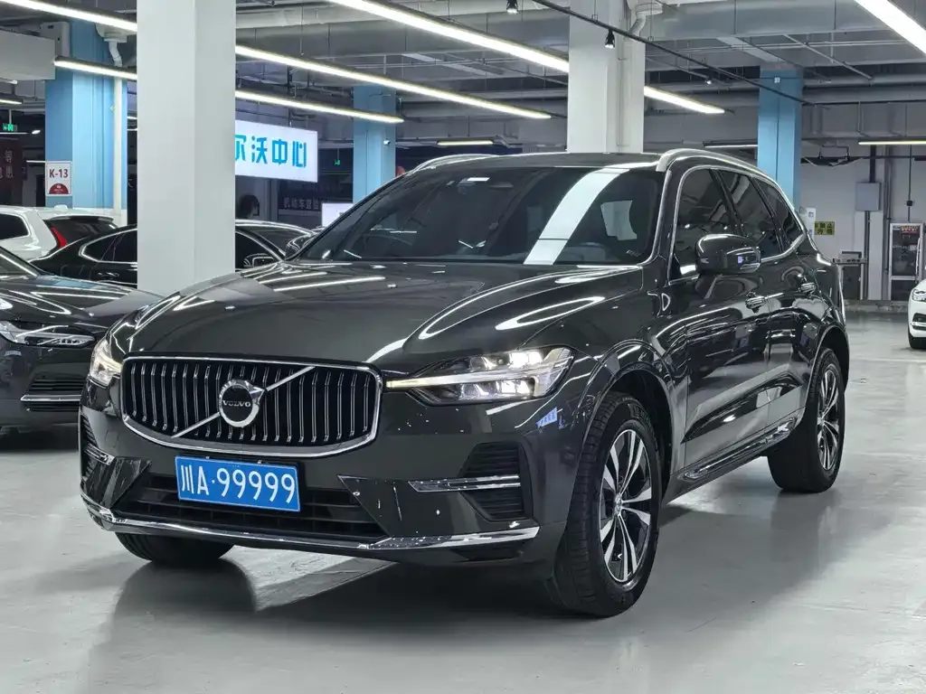 2023 Volvo XC60 4WD Luxury