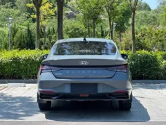2022 Hyundai Elantra 1.5L CVT LUX Premium — фото 6