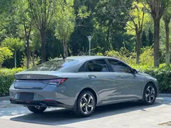 2022 Hyundai Elantra 1.5L CVT LUX Premium — фото 7