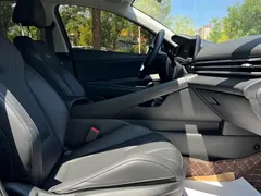 2022 Hyundai Elantra 1.5L CVT LUX Premium — фото 9