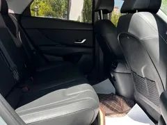 2022 Hyundai Elantra 1.5L CVT LUX Premium — фото 10