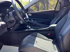 2022 Hyundai Elantra 1.5L CVT LUX Premium — фото 15