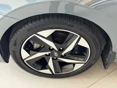 2022 Hyundai Elantra 1.5L CVT LUX Premium — фото 3