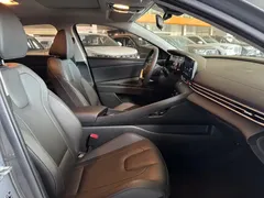 2022 Hyundai Elantra 1.5L CVT LUX Premium — фото 7