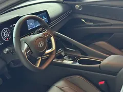 2022 Hyundai Elantra 1.5L CVT LUX Premium — фото 9