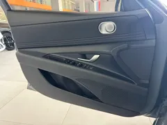 2022 Hyundai Elantra 1.5L CVT LUX Premium — фото 13