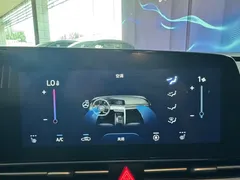 2022 Hyundai Elantra 1.5L CVT LUX Premium — фото 17