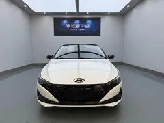2022 Hyundai Elantra 1.5L CVT LUX Premium, белый — фото 2