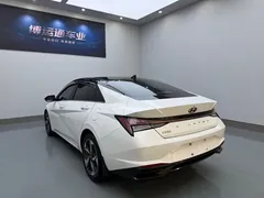 2022 Hyundai Elantra 1.5L CVT LUX Premium, белый — фото 4