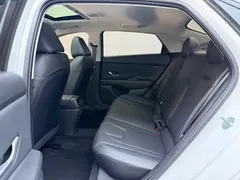 2022 Hyundai Elantra 1.5L CVT LUX Premium, белый — фото 9