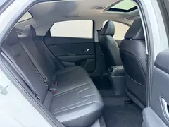2022 Hyundai Elantra 1.5L CVT LUX Premium, белый — фото 10