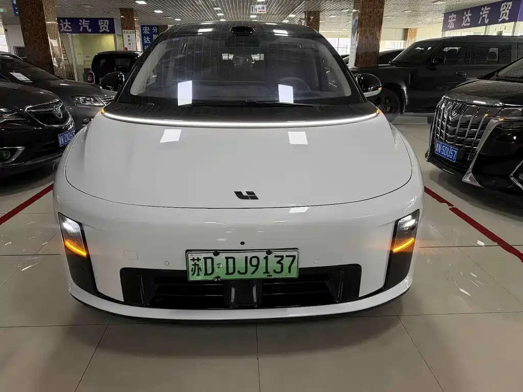 2025 Li Auto i8 Standard