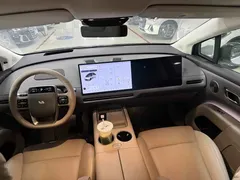 2025 Li Auto i8 Standard, белый — фото 5