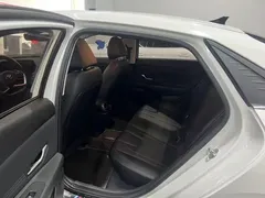 2022 Hyundai Elantra 1.5L CVT LUX Premium, белый — фото 6