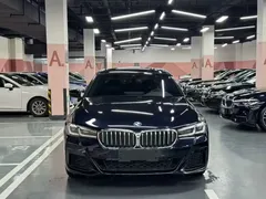 2022 BMW 5 Series 5 530Li M, чёрный — фото 2