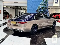2023 Mercedes-Benz Maybach S-Class S 680 4MATIC Two-Tone, синий — фото 26