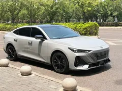 2023 Changan UNI-V 1.5T — фото 2
