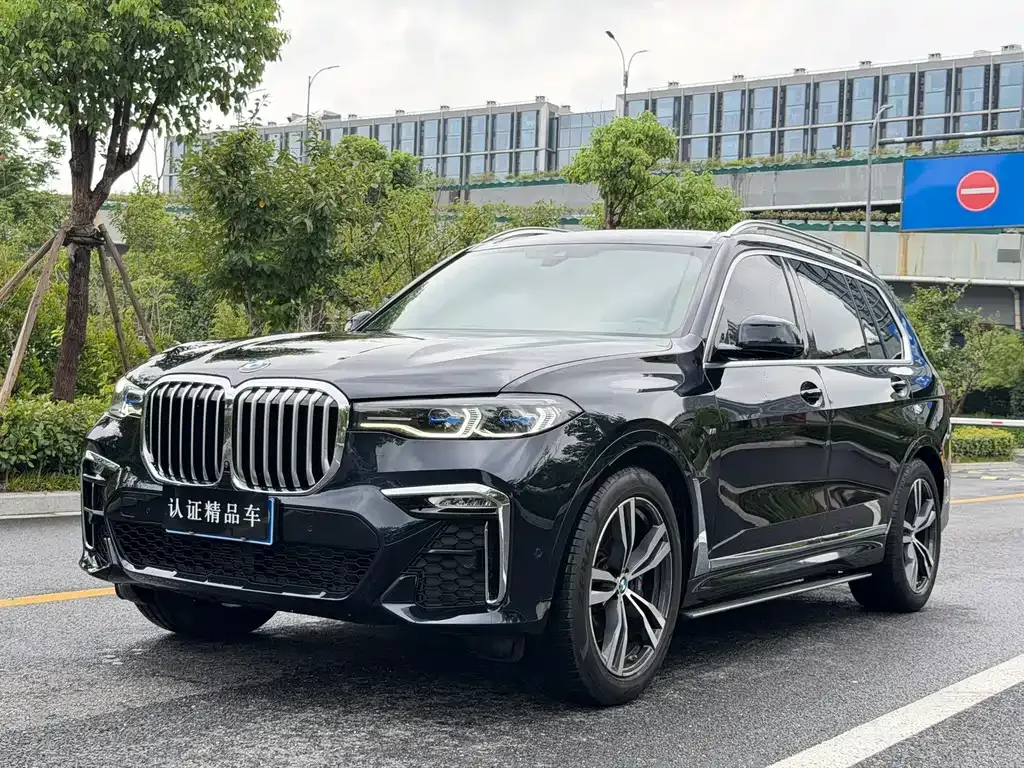 2022 BMW X7 xDrive40i M