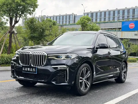 2022 BMW X7 xDrive40i M