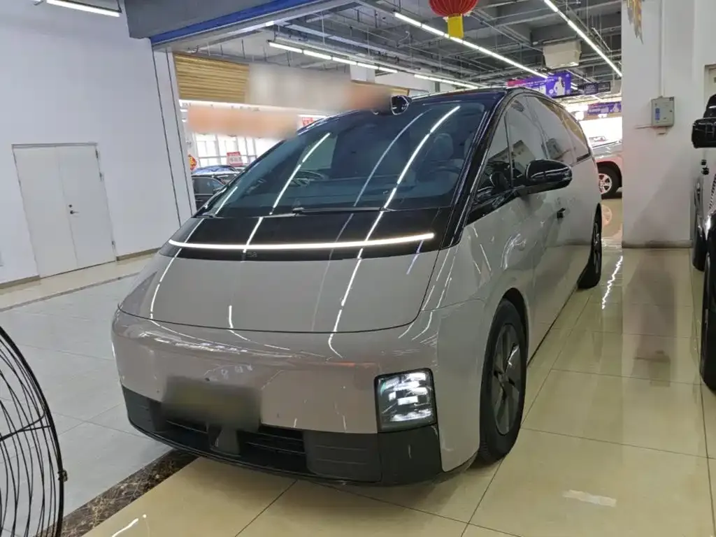 2024 Li Auto MEGA Ultra