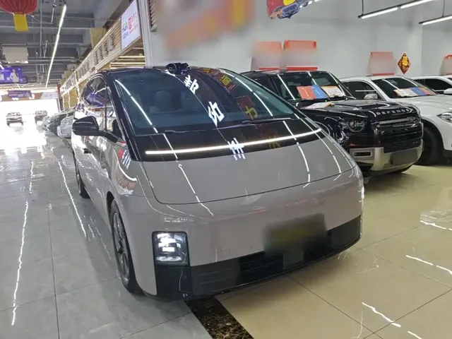 2024 Li Auto MEGA Ultra