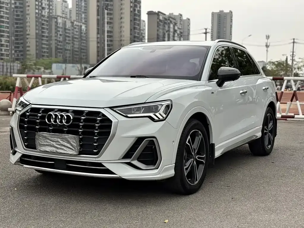 2022 Audi Q3 45 TFSI quattro Fashion Sport