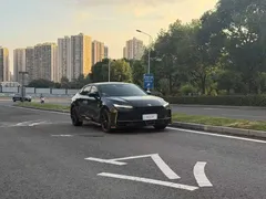 2022 Changan UNI-V 1.5T Sport, чёрный — фото 3