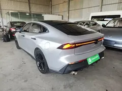 2022 Changan UNI-V 1.5T Premium — фото 5