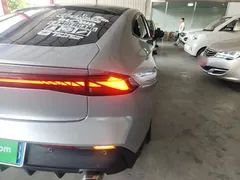 2022 Changan UNI-V 1.5T Premium — фото 8