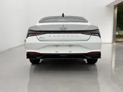 2022 Hyundai Elantra 1.5L CVT LUX Premium, белый — фото 5