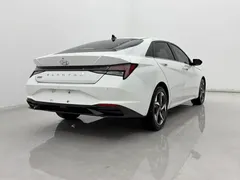 2022 Hyundai Elantra 1.5L CVT LUX Premium, белый — фото 6