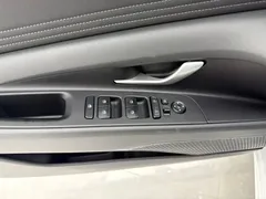 2022 Hyundai Elantra 1.5L CVT LUX Premium, белый — фото 8