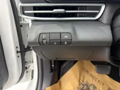 2022 Hyundai Elantra 1.5L CVT LUX Premium, белый — фото 9