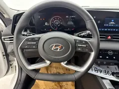 2022 Hyundai Elantra 1.5L CVT LUX Premium, белый — фото 11